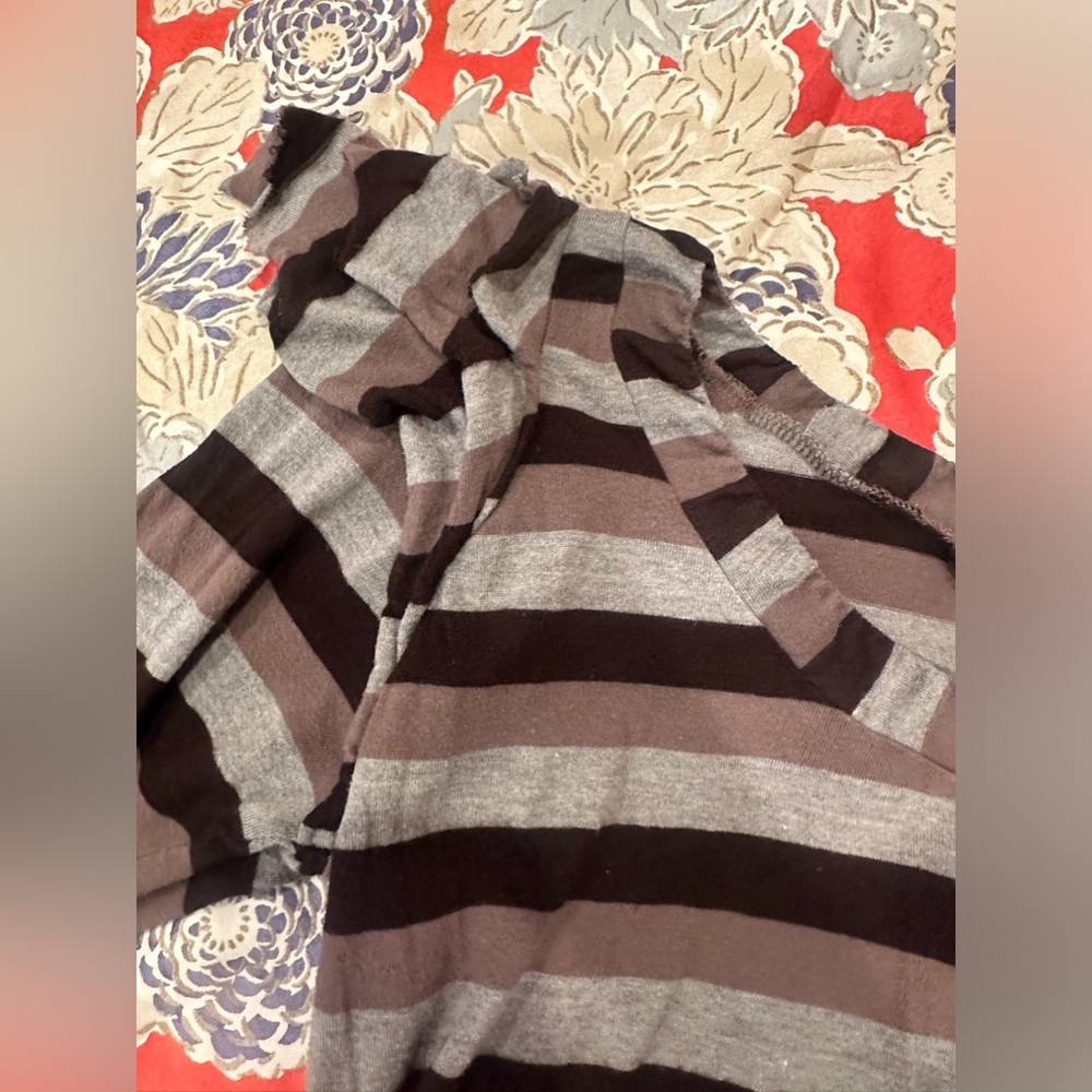 Chattawak size xs stripped ruffle shoulder long sleeve tee